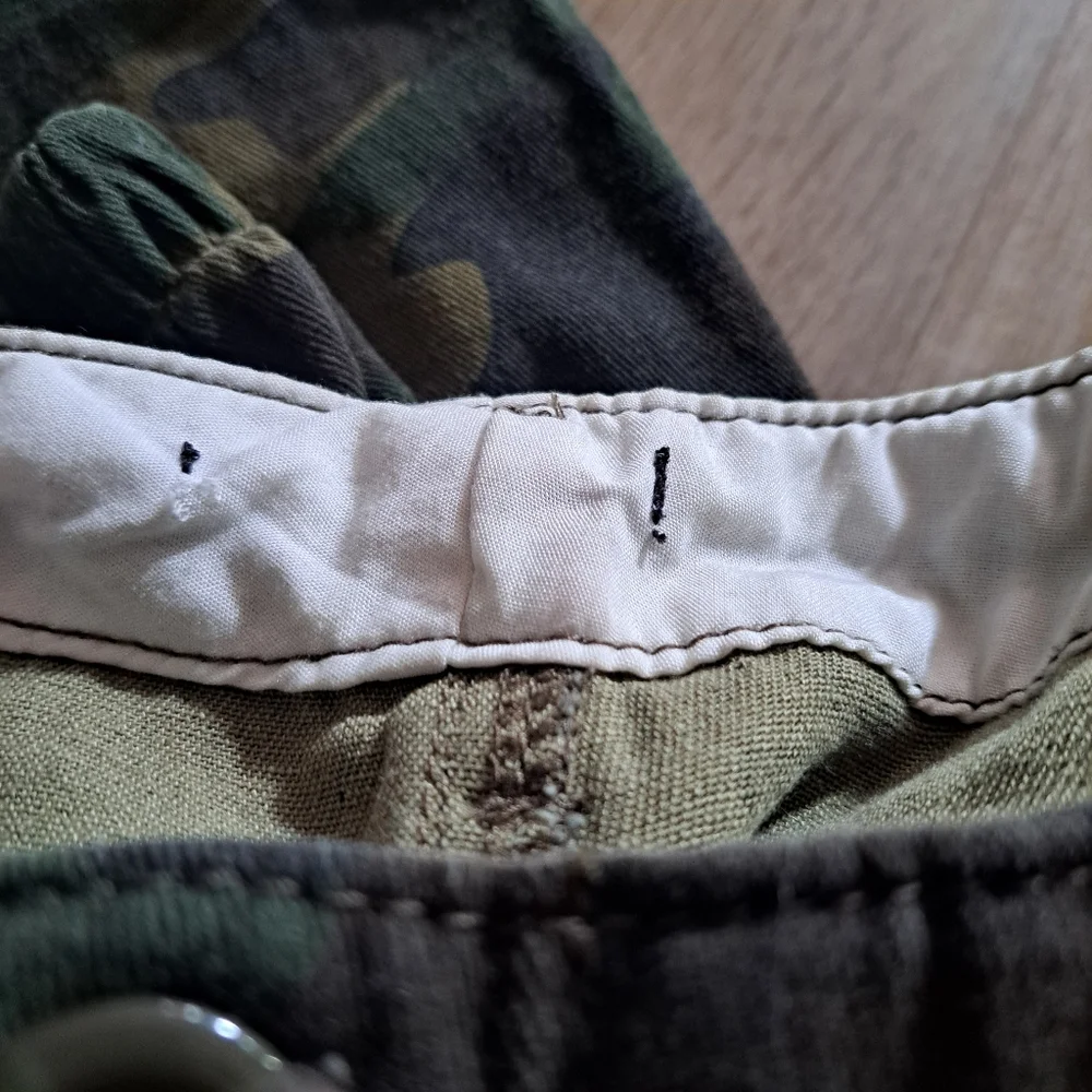 Forever 21 Camouflage Green Cargo Pants Elastic Hem Women's Size XS